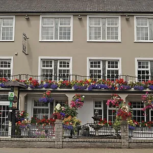 Clooneen House *** Westport